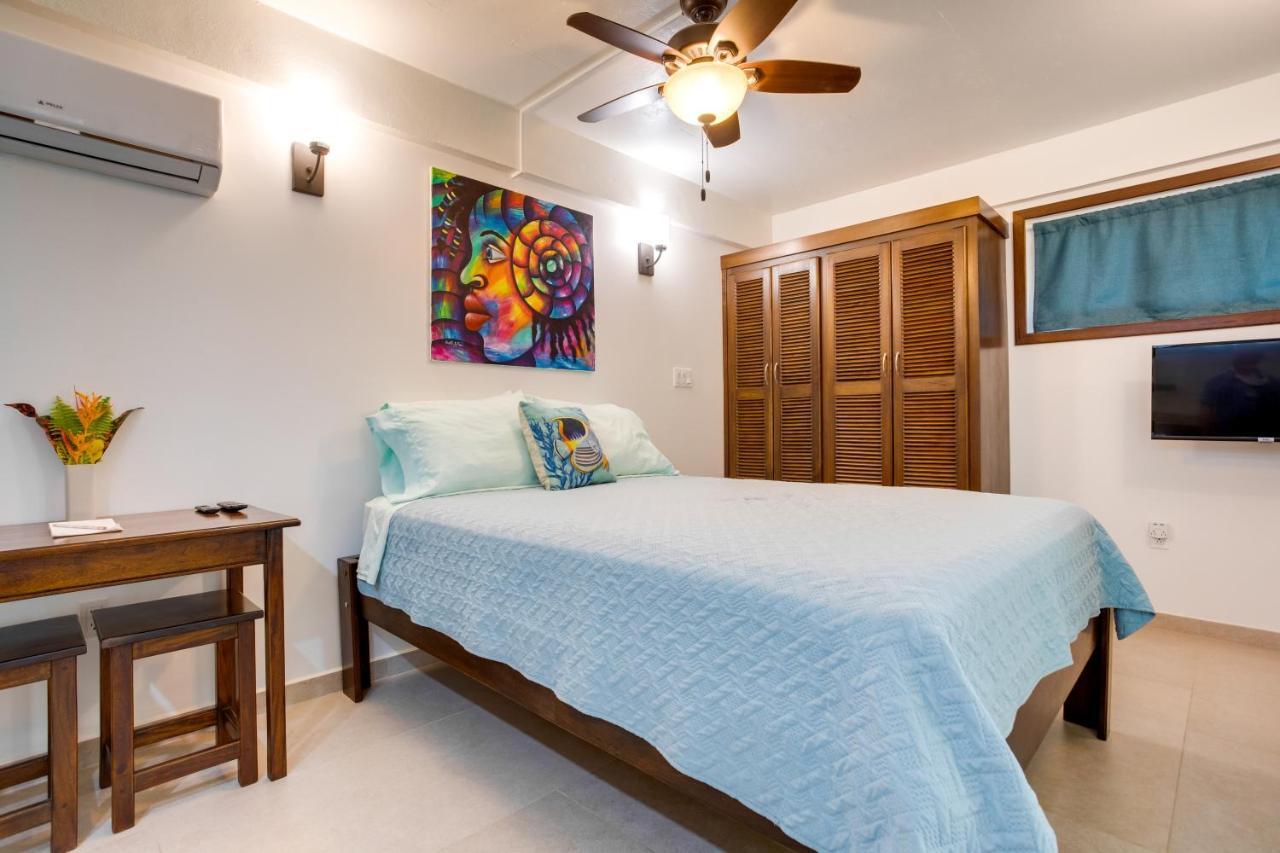Driftwood Gardens Guesthouse Placencia Bagian luar foto