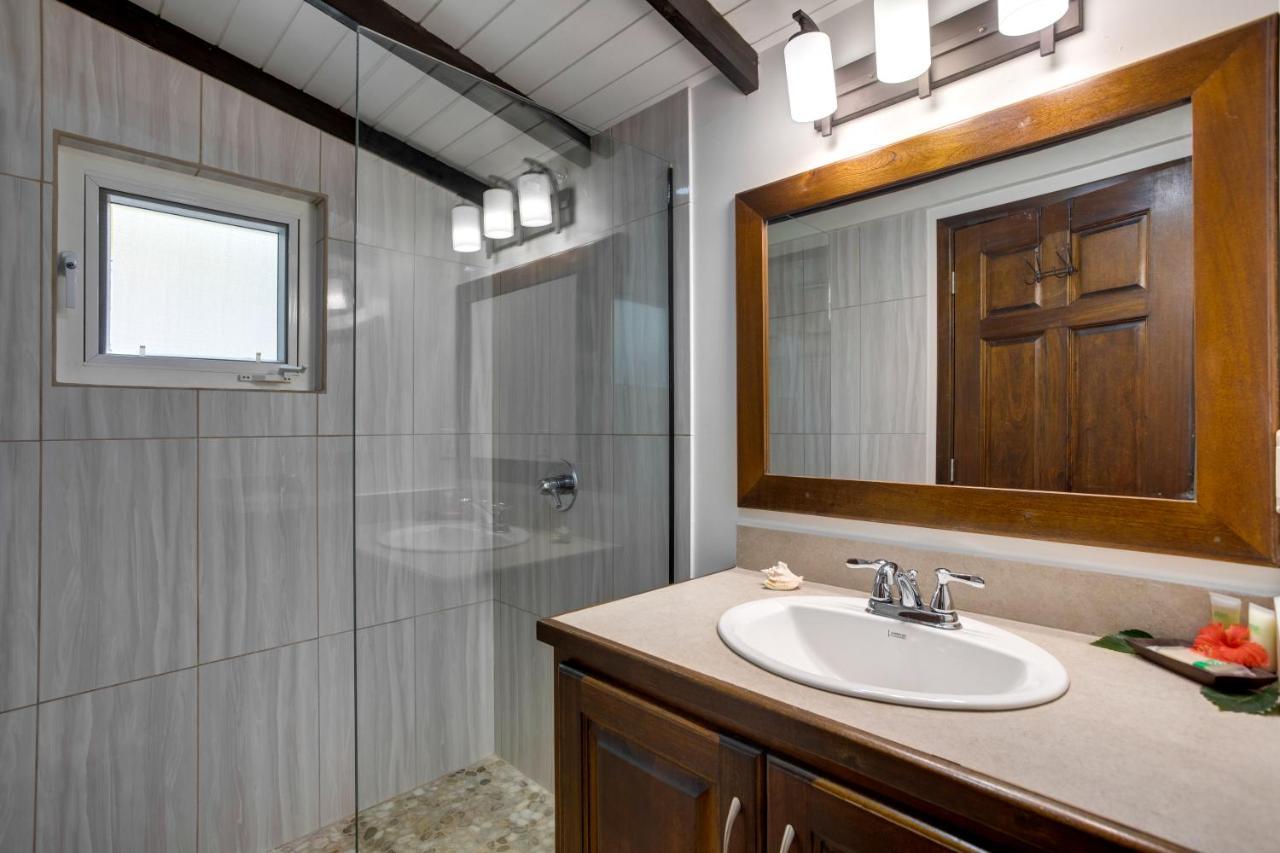Driftwood Gardens Guesthouse Placencia Bagian luar foto
