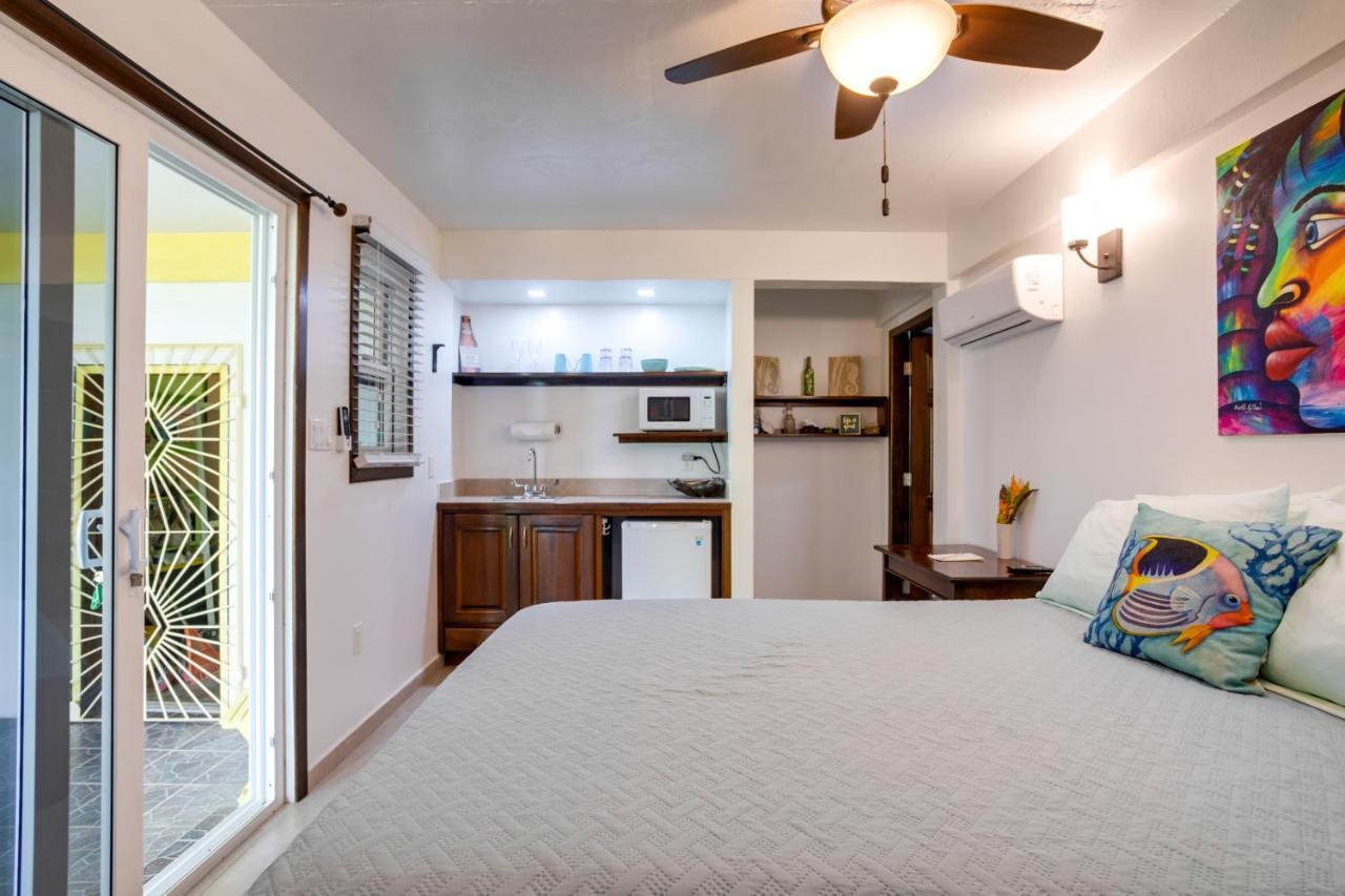 Driftwood Gardens Guesthouse Placencia Bagian luar foto