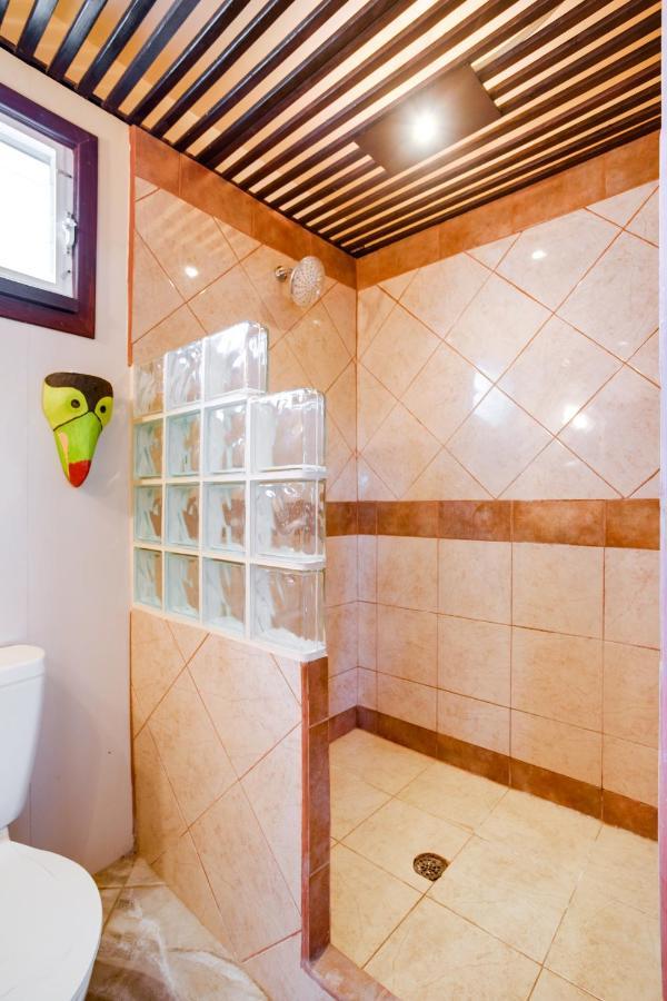 Driftwood Gardens Guesthouse Placencia Bagian luar foto