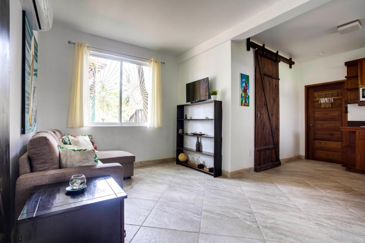 Driftwood Gardens Guesthouse Placencia Bagian luar foto
