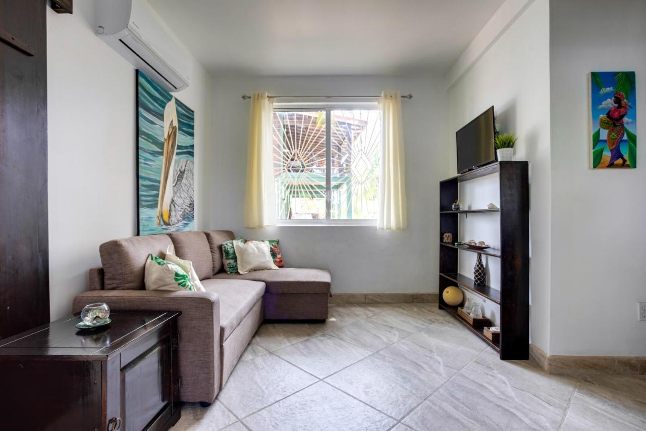 Driftwood Gardens Guesthouse Placencia Bagian luar foto