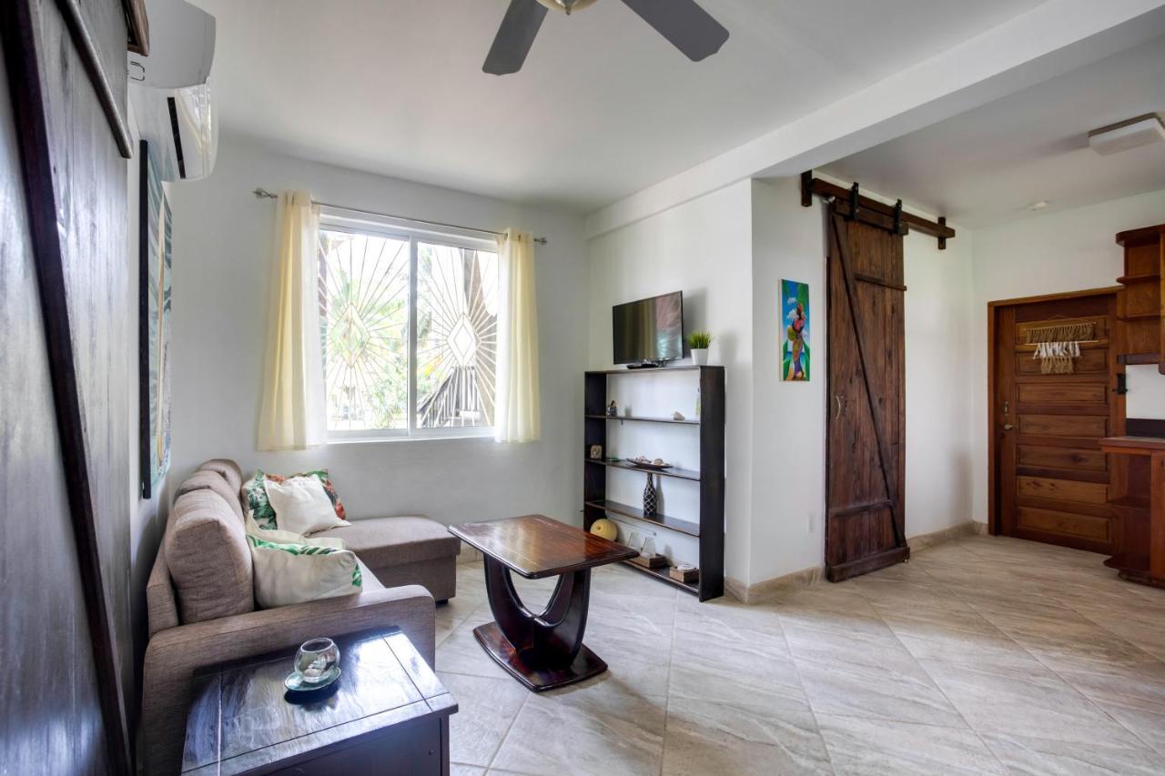 Driftwood Gardens Guesthouse Placencia Bagian luar foto