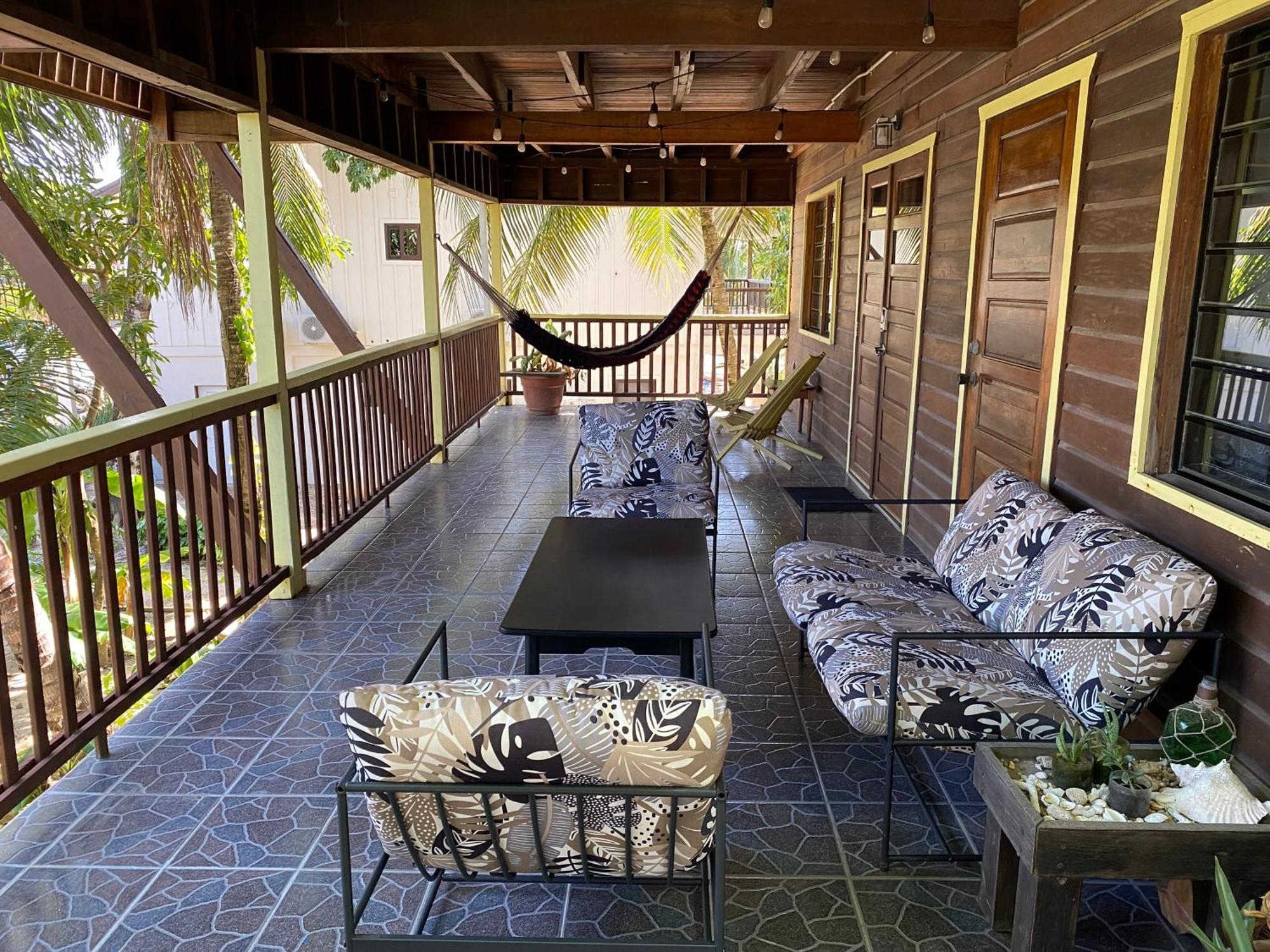 Driftwood Gardens Guesthouse Placencia Bagian luar foto