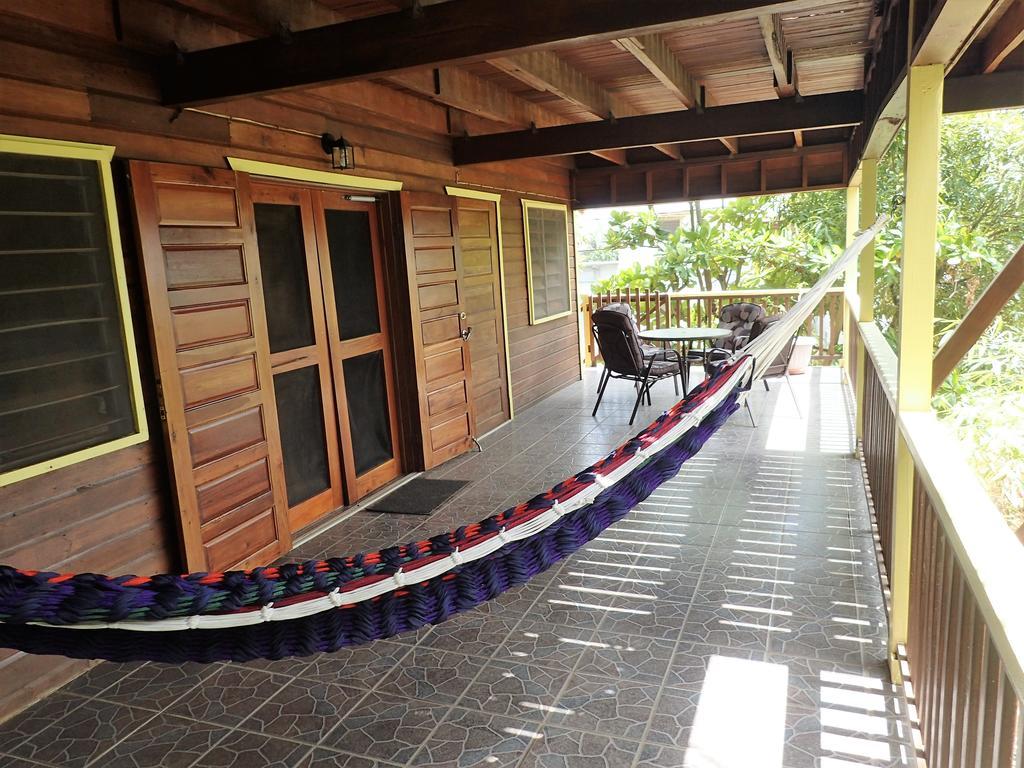 Driftwood Gardens Guesthouse Placencia Bagian luar foto